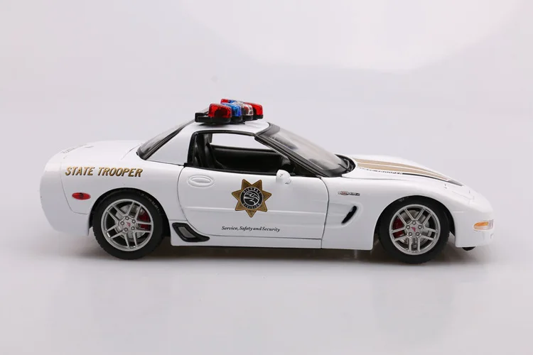 1:18 литой под давлением сплав Corvette Z06 полицейский спортивный автомобиль модель моделирование ретро коллекция металлический автомобиль игрушки Коллекционная дорожное искусство