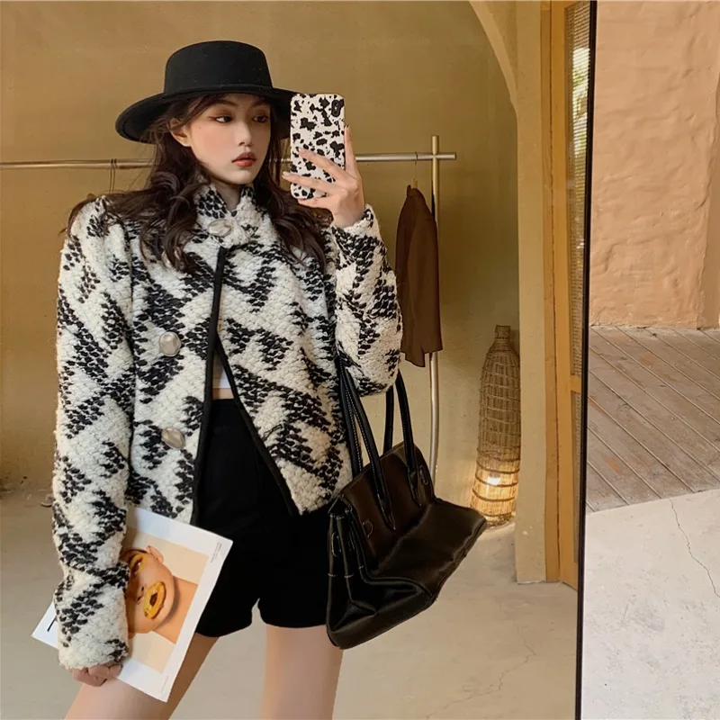 

New Women's Wool Blends Coat Spring 2021 Autumn Fashion Elegant Mother Turtleneck Plaid Slim Short Tweed Woolen Outerwear Female