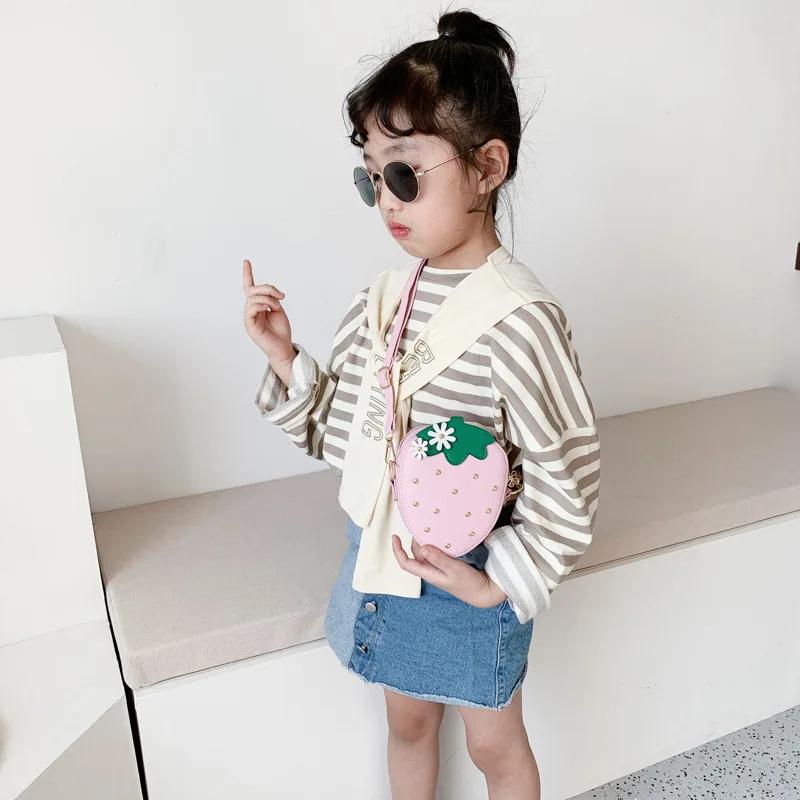 Lovely Children's Strawberry Crossbody Bags Cute Baby Accessories Mini Shoulder Bag Fashion PU Leather Girls Rivet Coin Purse