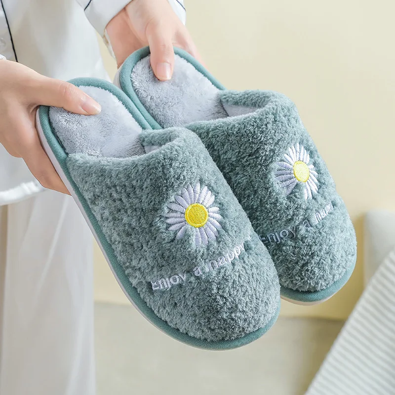 

Winter Autumn Warm Cotton Slippers Women Fashion Short Plush Lined Shoes Breathable Anti-slip Home Shoes Men Soft Bottom Daisy