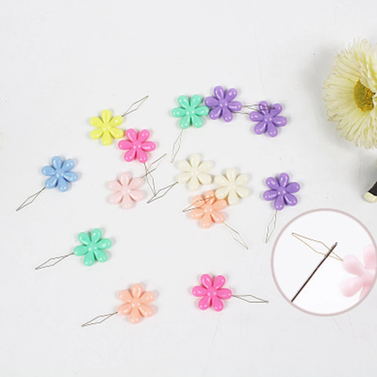 

Random Color Flower Shape Plastic Needle Threader 4.2x2.1cm For Crafts Household Sewing Needle Tools ,2 Pieces