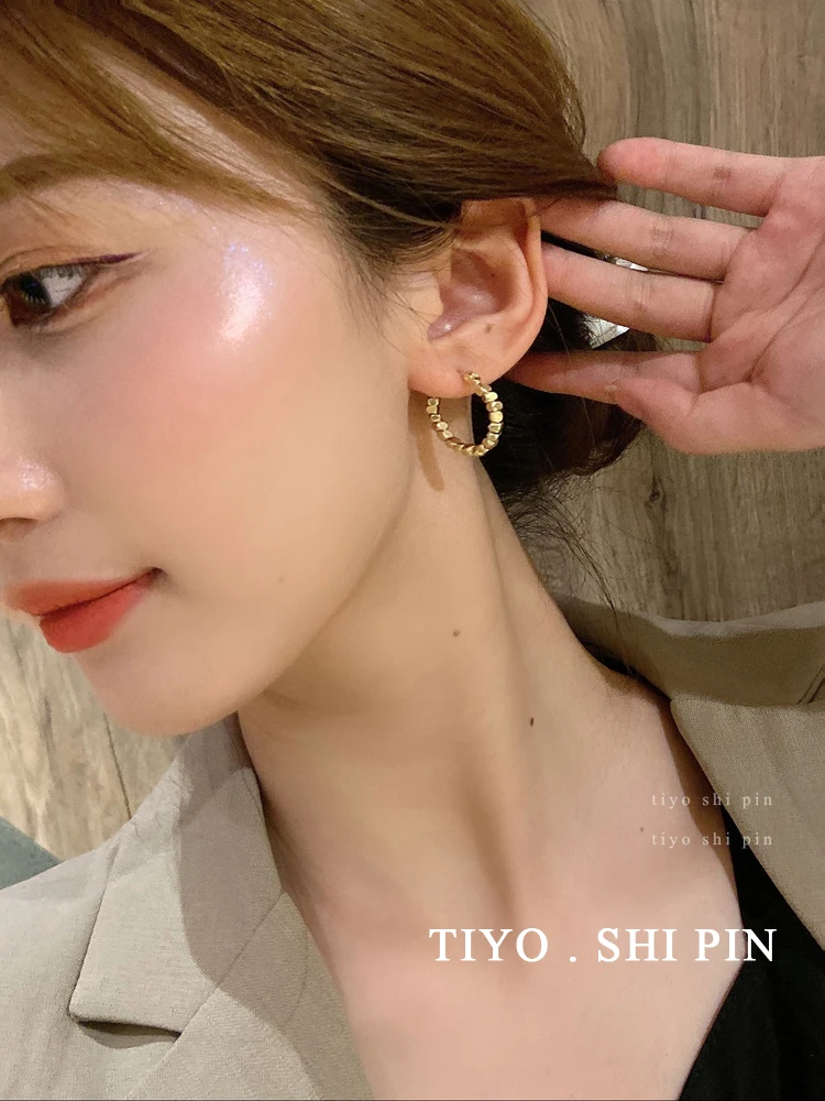 

Mosaic earring female temperament Korea cool style earring buckle type earrings circle small earring products