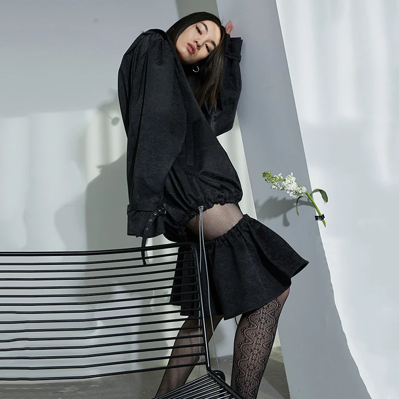 

[EAM] Women Drawstring Hollow Out Ruffles Big Size Trench New Notched Long Sleeve Windbreaker Fashion Spring Autumn 2021 1DD4764