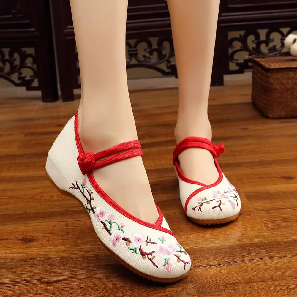 white Сезон весна-лето; Size35-41 женская обувь на плоской подошве; Винтажная обувь с цветочной вышивкой; Женская Повседневная тканевая танцевальная обувь в китайском стиле «Старый Пекин» - Цвет: white