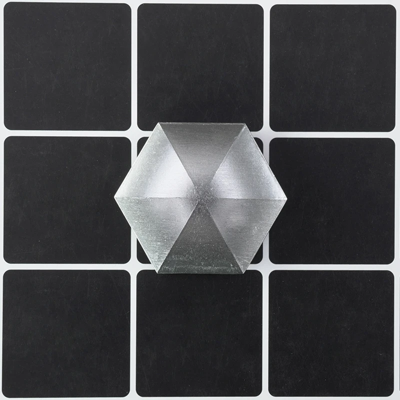 

Desktop Flip Spinning Toy Pocket Stress Relieve Toy Metal Fingertip Decompression Rotary Toy