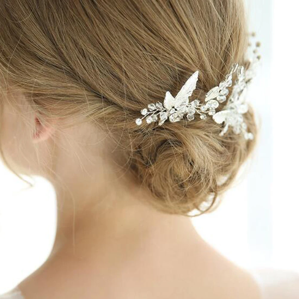 Невесты или подружки невесты с украшениями в виде серебристых кристаллов Стразы