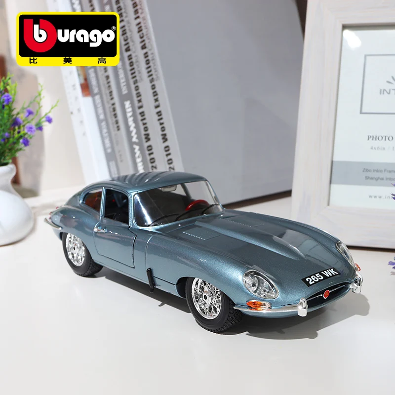 Bburago 1:18 имитация классических автомобилей автомобиля брелок для автомобильных