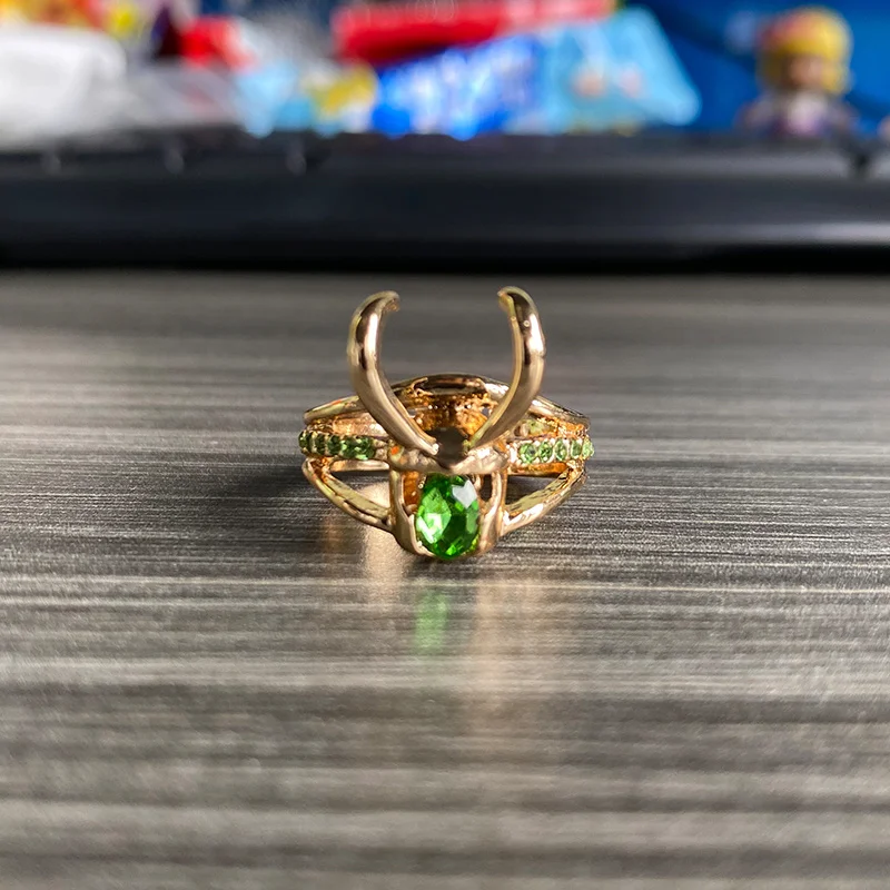 

2021 new movie loki Super hero Helmet ring Green crystal metal Unisex cosplay jewelry Props gift