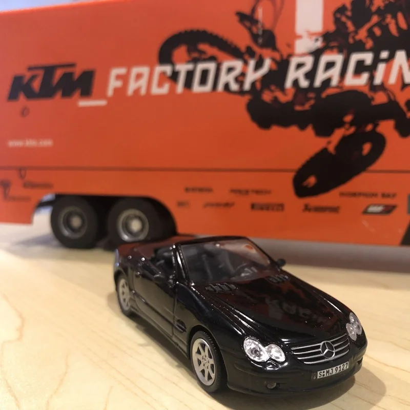 Литые модели автомобилей Mercedes Benz 1/43 коллекционные рождественские подарки для