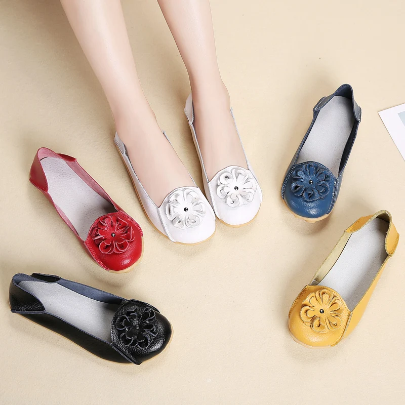 

Tilocow Новый стиль в стиле ретро из натуральной кожи; Женская обувь на плоской подошве; Лоферы с закрытым носком без шнуровки, с цветочным рису...