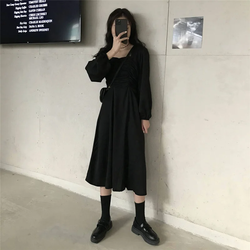 

Женское черное платье с длинным рукавом