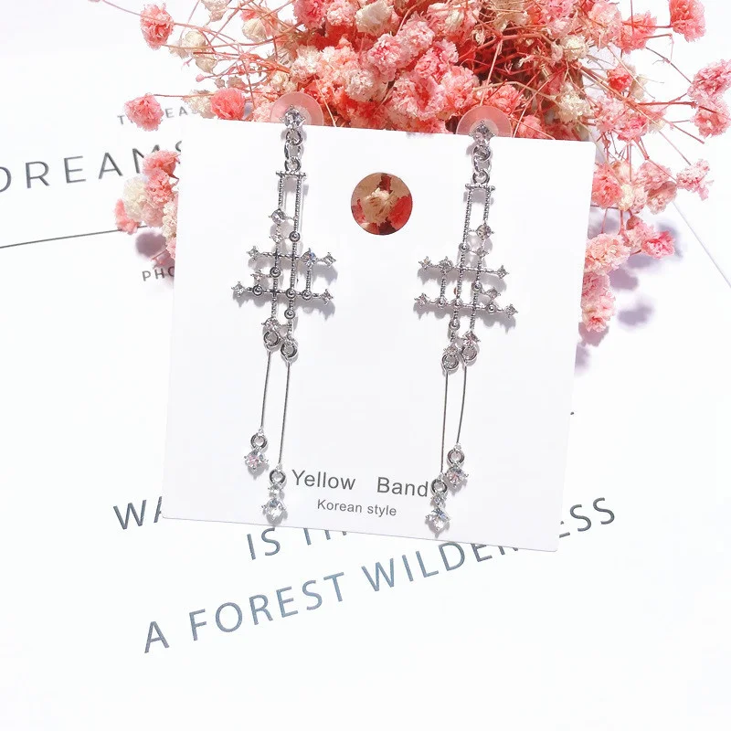 

2019 New Fashion Style Shiny Rhinestone Long Tassel Geometric Elegant Earrings For Women Daily Accessories