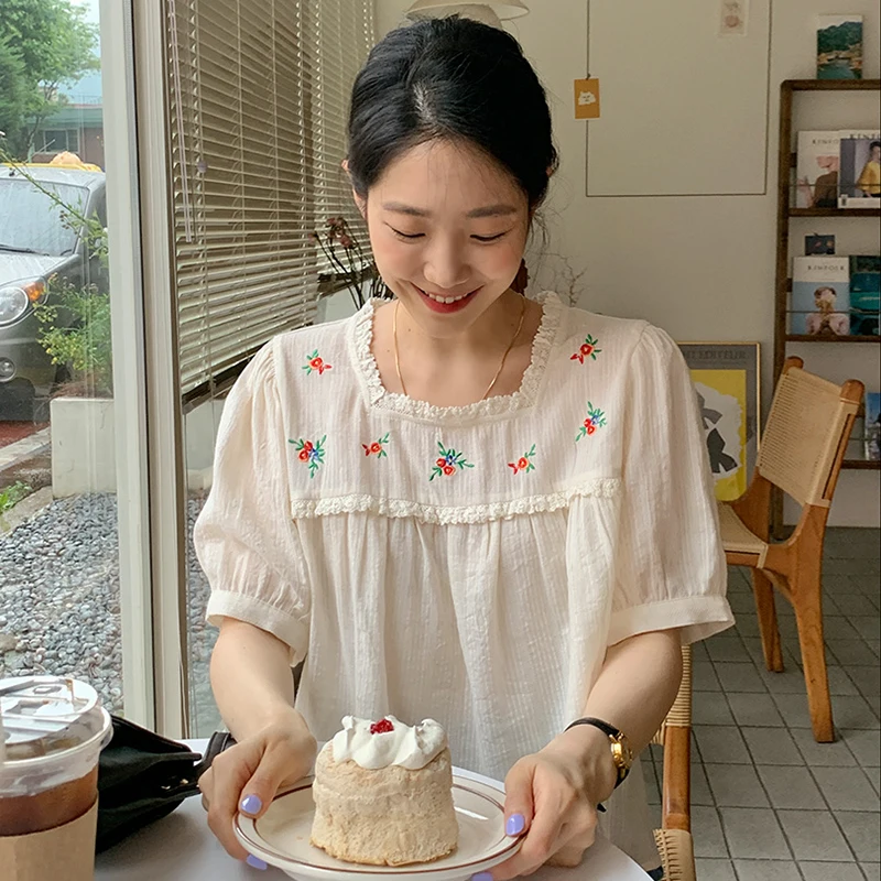

Korea Chic Summer Gentle Square Collar Lace Stitching Embroidery Jacquard Micro Transparent Puff Sleeve Doll Shirt Female