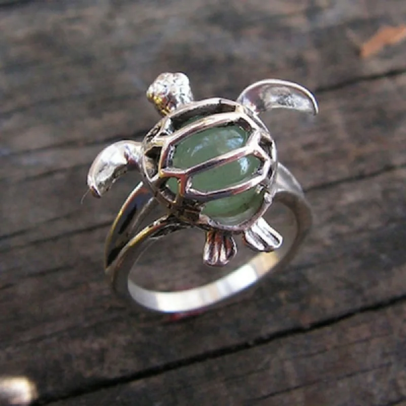 

Fashion Exquisite Lady Ring Creative Silver Color Natural Aventurine Turtle Animal Ring Cute Turtle Pendant Emerald Jewelry