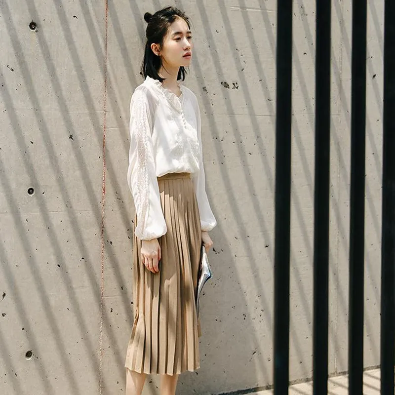 

Women's temperament mesh wood ear V-neck hollow Lantern Sleeve Long Sleeve Chiffon shirt