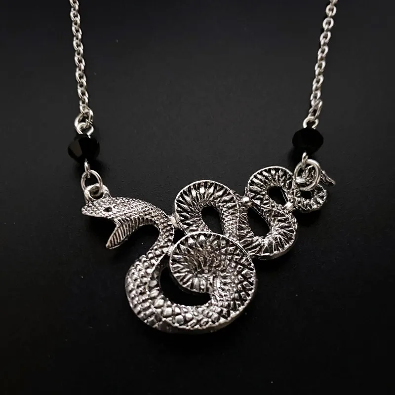 

Fashion Dark Jewelry Snake Shape Gothic Necklace Snakes Entangled Acrylic Crystal Pendant Witch Jewelry Gifts for Women