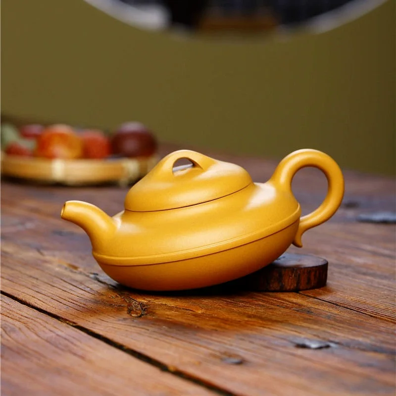 

Аутентичный чайный горшок Xi Shi из исинской глины, известный оригинальный горшок ручной работы из мины и фиолетового кунжута, 230 мл, китайская...