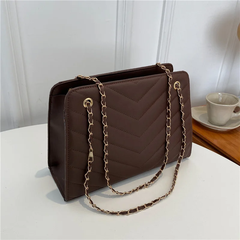 

Simple Leisure Embroidered Thread Chain Women's Bag Autumn New Fashion Single Shoulder Messenger Extra Large Bag