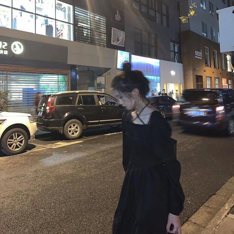 Женское вечервечерние платье черное готическое с квадратным вырезом и оборками