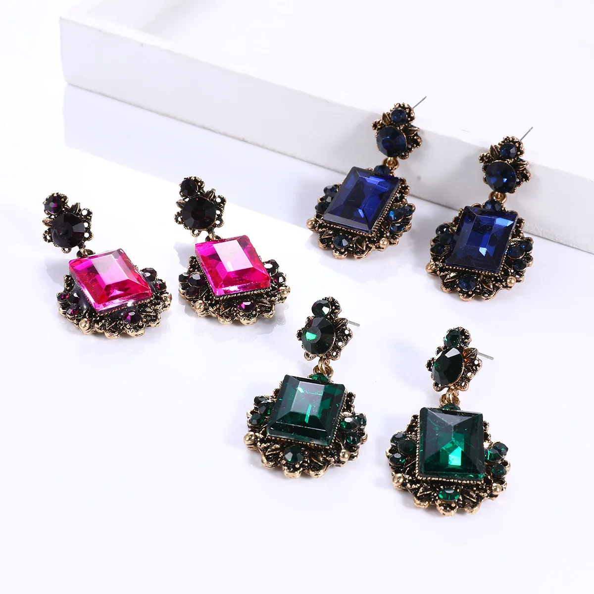 Серьги-подвески женские антикварные с крупным камнем темно-синего цвета |