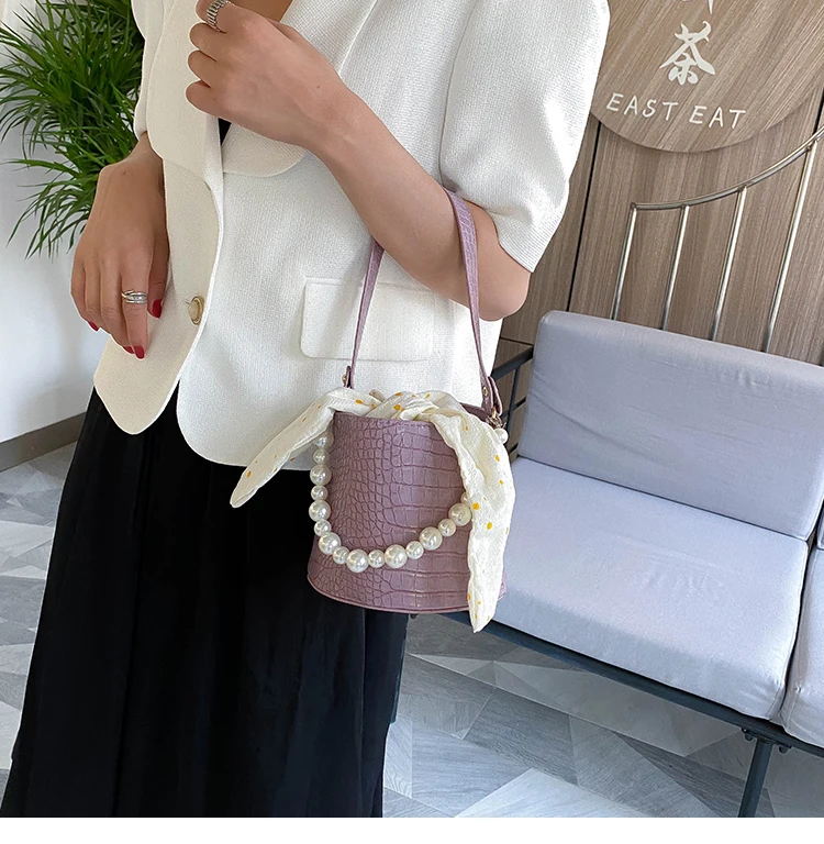 

2020 Brand New Women's Alligator Pearl Handbag Female Fashion Wild Bucket Bag Casual Top-Handle Bags