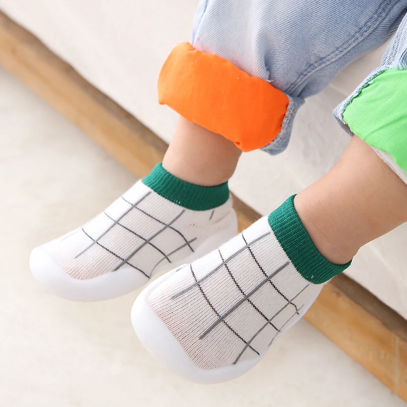 Одежда для маленьких мальчиков аксессуары обувь первых шагов детская модная