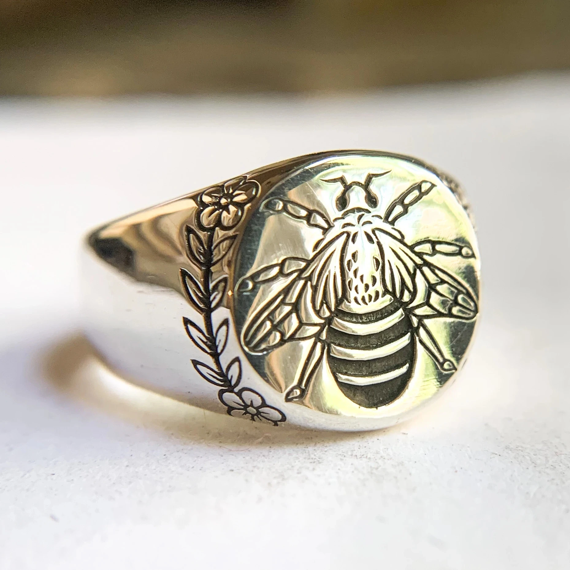 

Vintage Gold Color Bee Pattern Rings for Women Cute Animal Flower Finger Ring Punk Style Party Charm Jewelry Accessories Gift