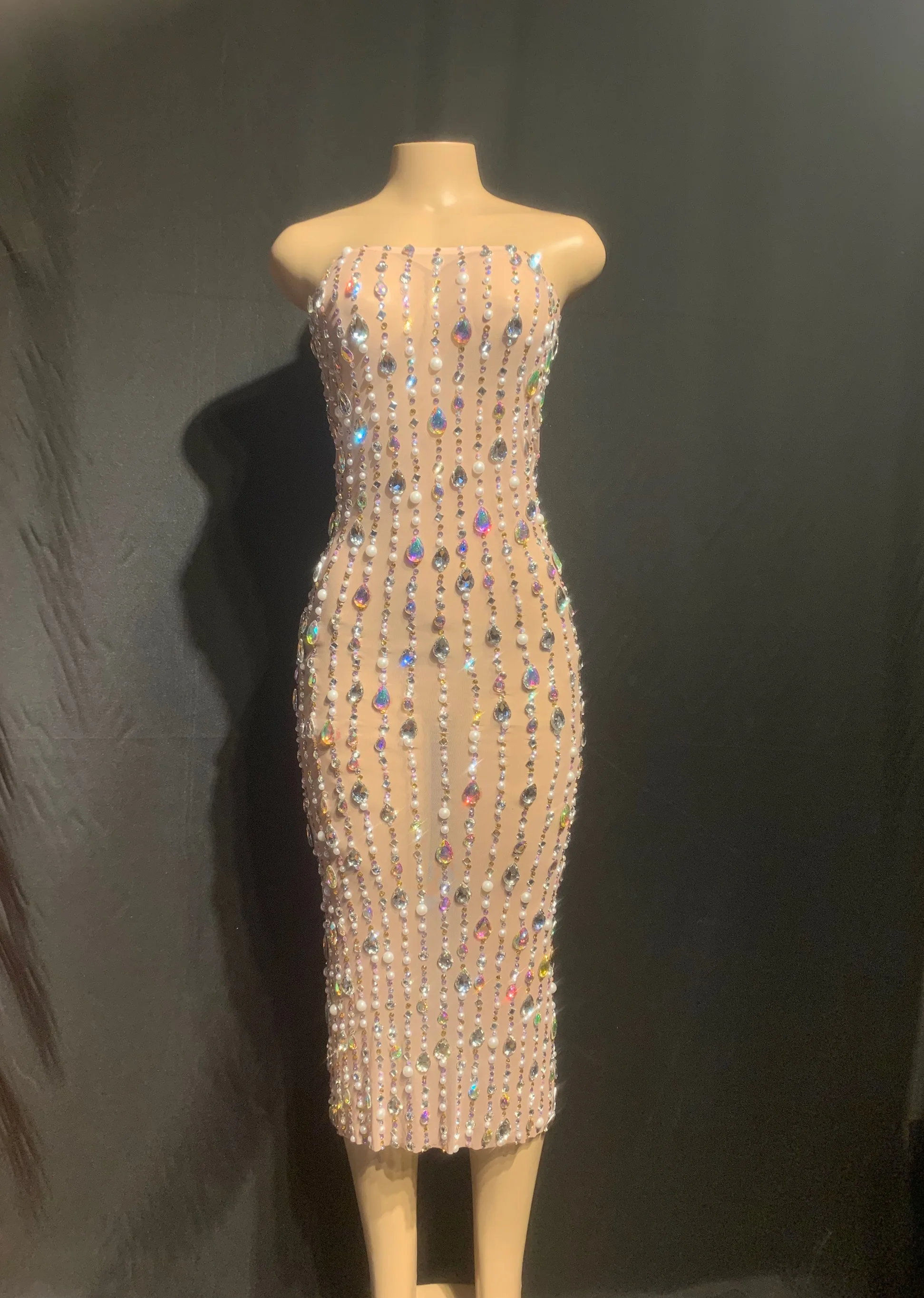 Высокое Качество Обнаженная без бретелек Сияющий Бисер Bodycon платье DJ Клубные
