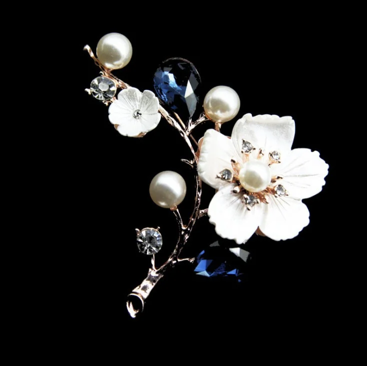 

High-end Carved Shell Crystal Plum Brooch Pin Beautiful Silk Scarf Buckle Shawl Buckle Female