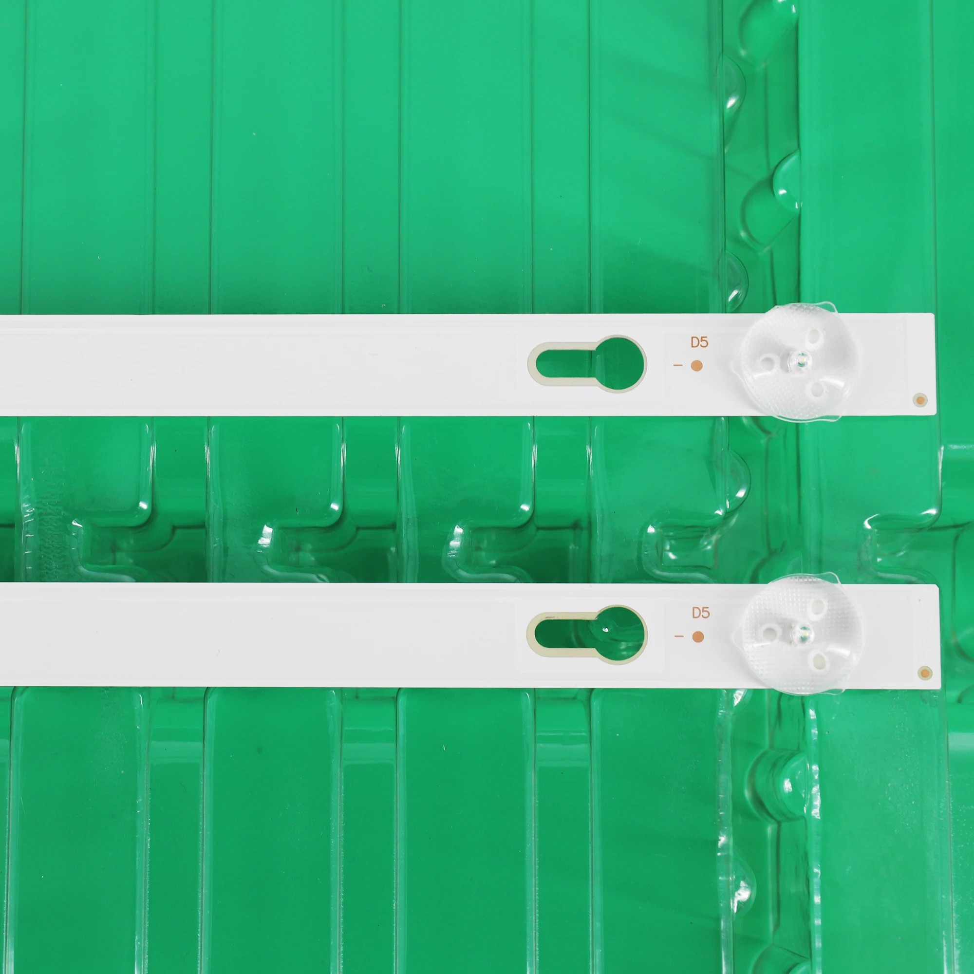 Рисунок 4 - Лампа для подсветки Tcl 32s5300