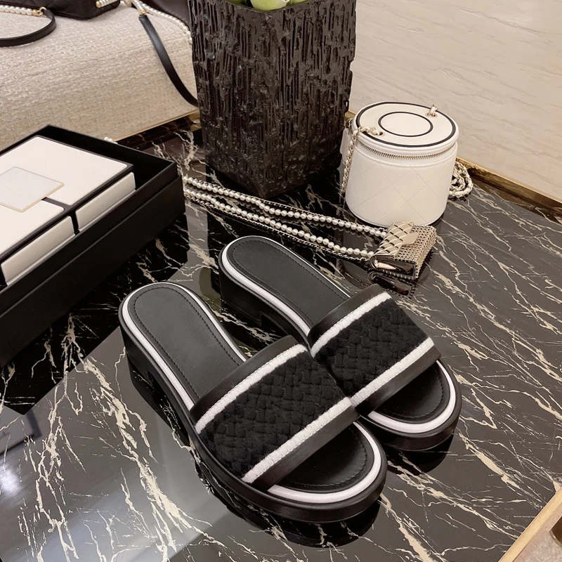 

Embroidery Color Matching Flat Heel Platform White Black Sandals Beach Slippers Shoes Women Summer New Brand Design