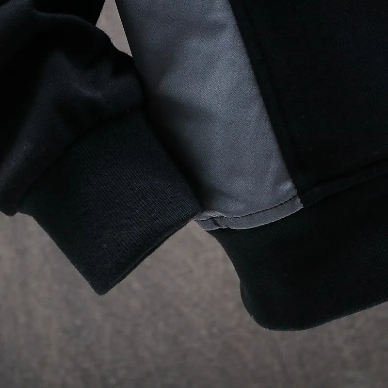 

Hoodies & Sweatshirts