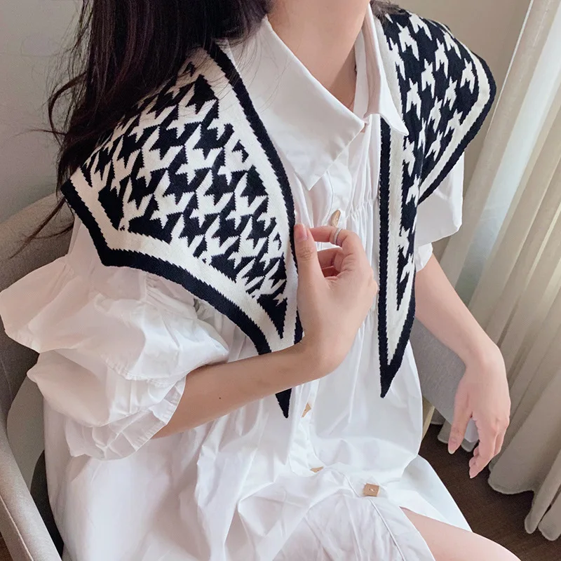 

Ladies polka dot warm scarf diamond triangle shawl Scarves Fashion Multi-purpose wrap