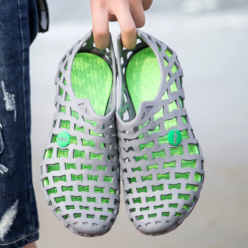 

2021 New Couple Flat Sandals Colorful Garden Shoes Unisex Sneakers Non-Slip Jelly Sandals Hollow Breathable Memory Foam Shoes
