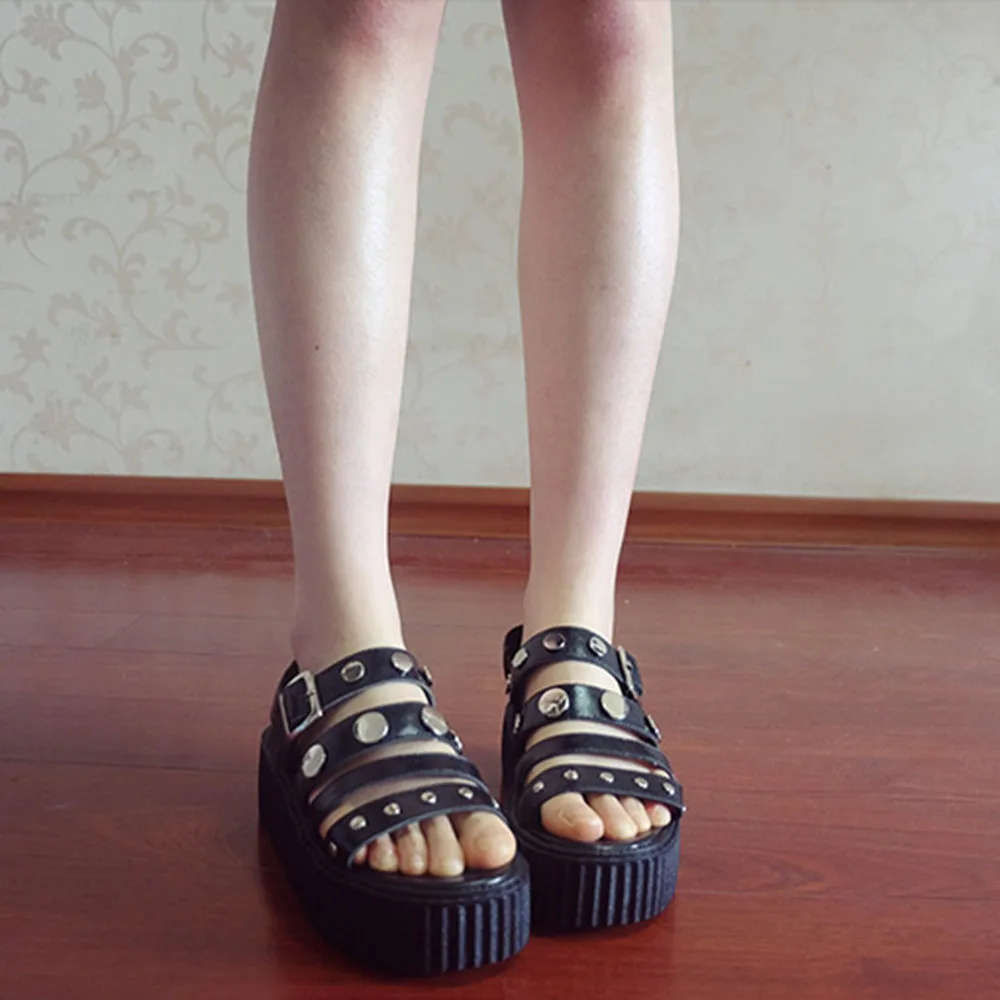 Босоножки женские на высоком каблуке с заклепками платформе | Обувь