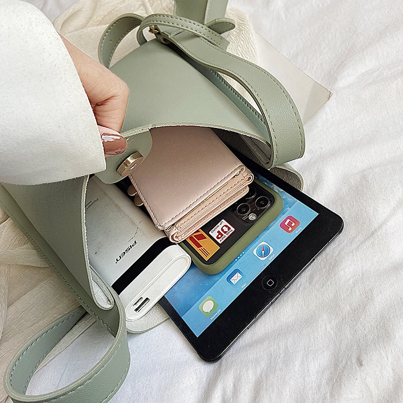 

Wild bag female 2020 new Korean version of the retro fashion women's shoulder bucket bag large capacity crossbody bag