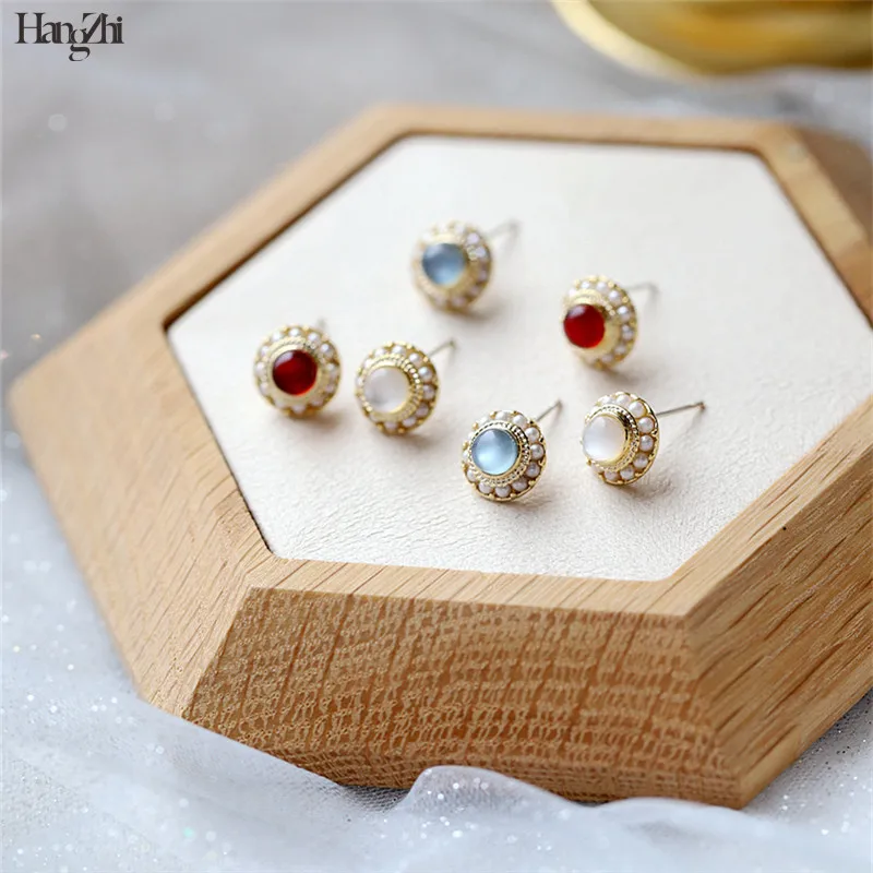 

Hangzhi Retro Palace Design Simple Light Luxury Round Baroque Pearl Inlaid Opal Simple Mini Earrings Jewelry for Women Girls