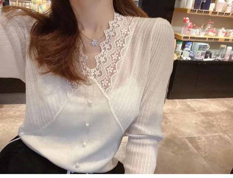 

Autumn New Patchwork Lace V-neck Elegant White Gentle Inner Bottoming Shirt Knitted Top for Women Spring