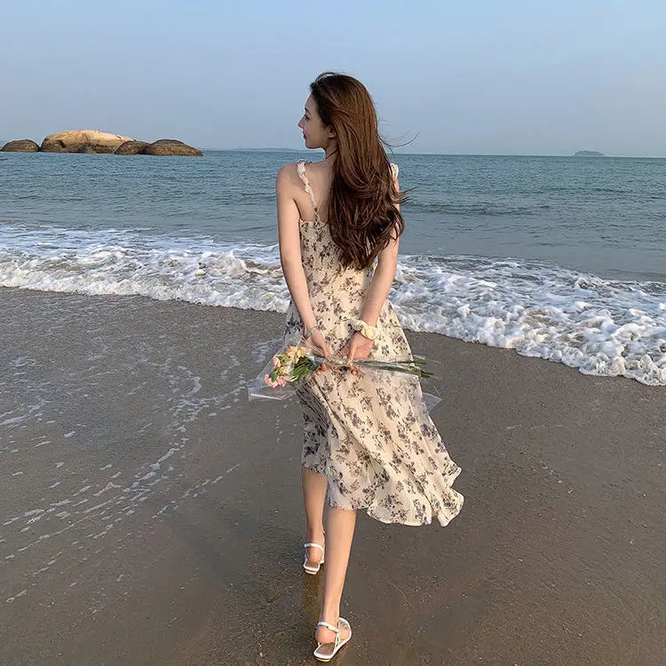 

2021 spring and summer new ins floral slim slim dress women's French gentle chiffon foreign style sling dress