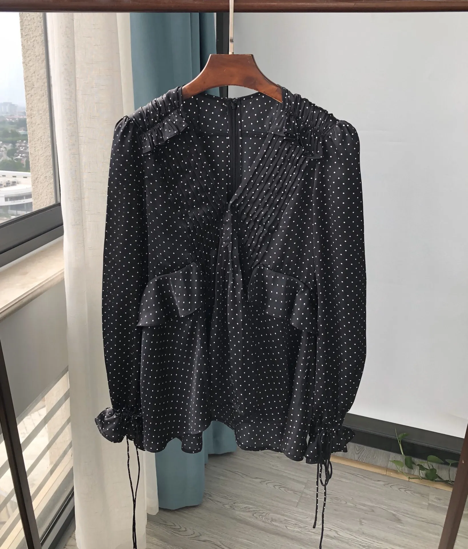 

Women Shirt V-neck Ruffled Retro Polka Dot Long Sleeve Shirt