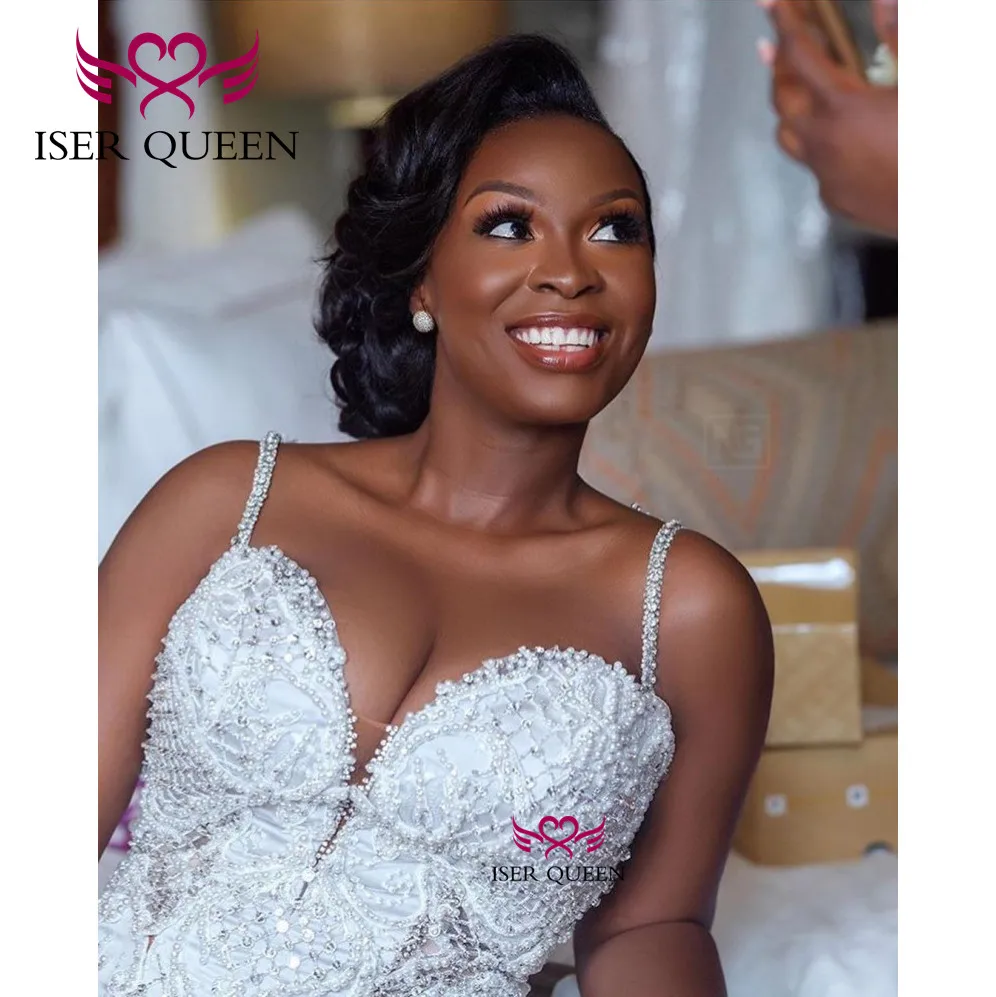 Свадебные платья на тонких бретельках с изящной вышивкой жемчугом бисером