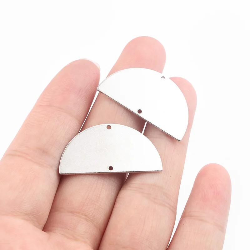 Рисунок 3 - Полукруглые ювелирные изделия из латуни