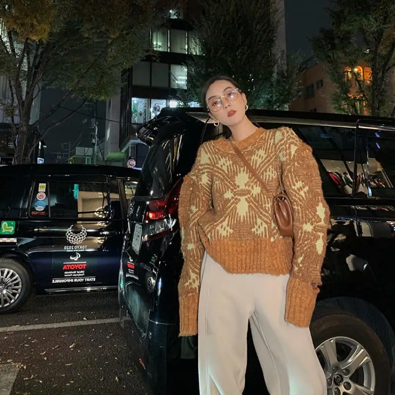 

High Street Chic Design Women Winter O-Neck Pullover Hollow Design Retro Contrast 3D Jacquard Sweater Tide 2020 New Clothes Coat