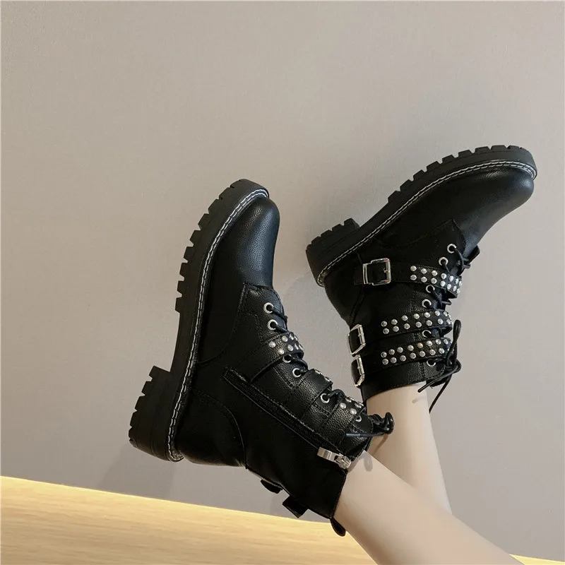 Rimocy/женские мотоциклетные ботинки с заклепками; сезон осень-зима; обувь на платформе с толстой подошвой; коллекция года; женские ботильоны из черной кожи на молнии с круглым носком