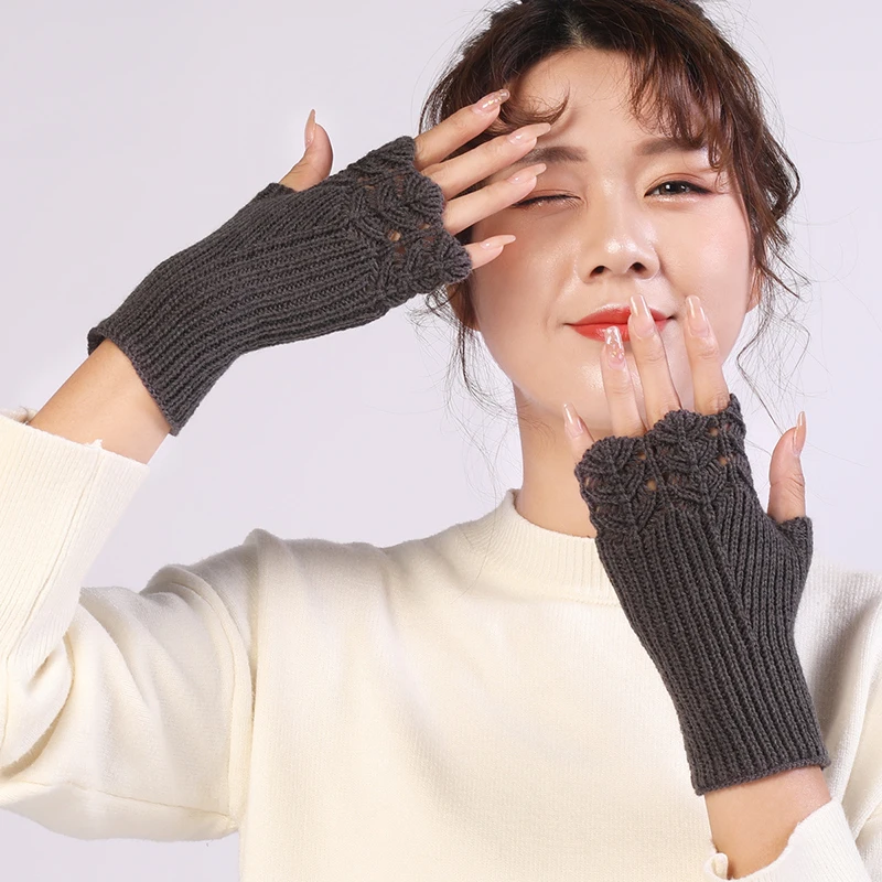 

Winter Warm Knit Wrist Cotton Warm Workout Gloves Women Girl Outdoor Cycling Sport Mitten Half Finger Fingerless Gloves