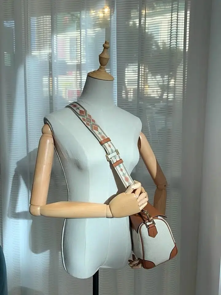 Магазин одежды окно для манекенов демонстрационная полка половинчатая одежда в