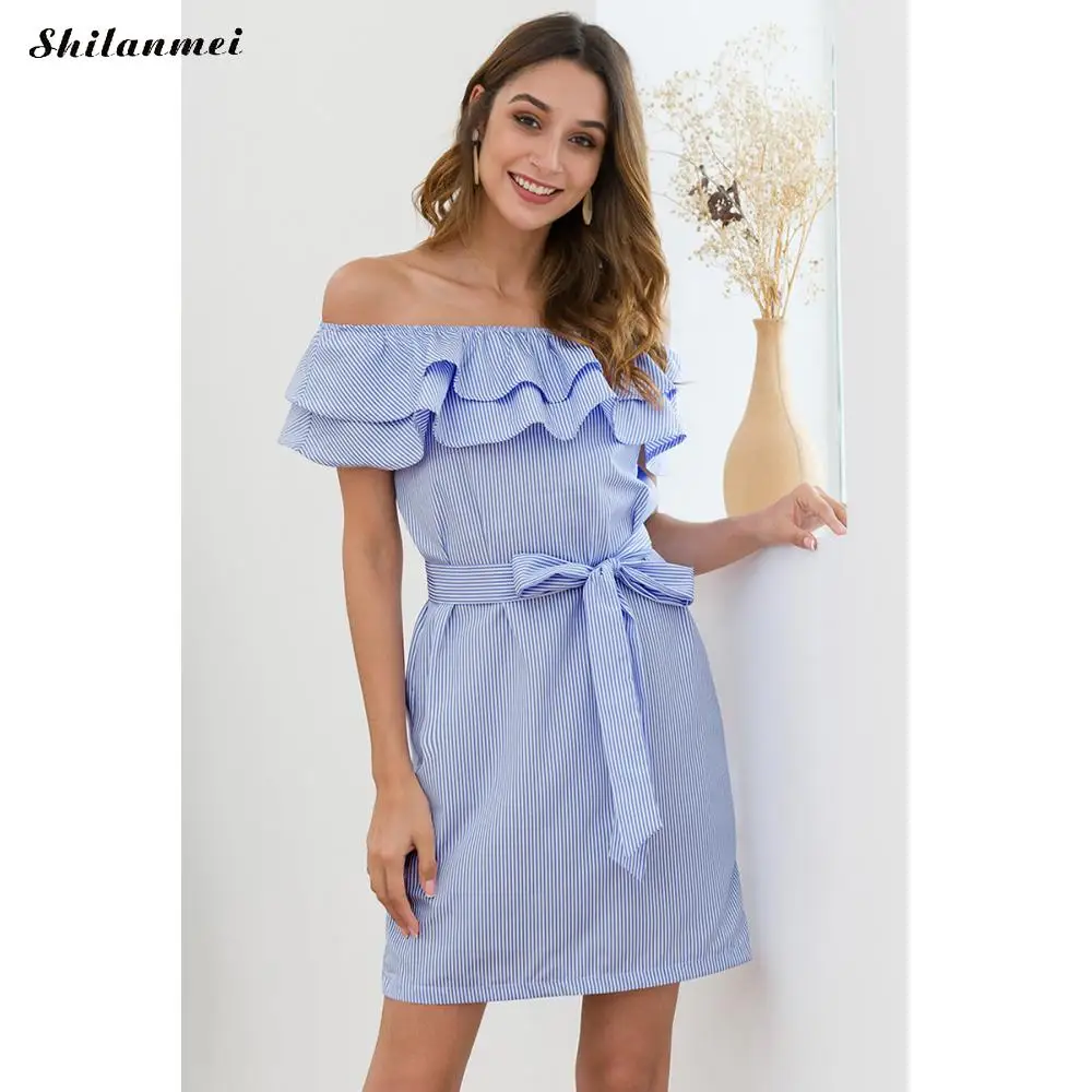 Женское винтажное мини платье в полоску голубое с оборками и поясом приталенное