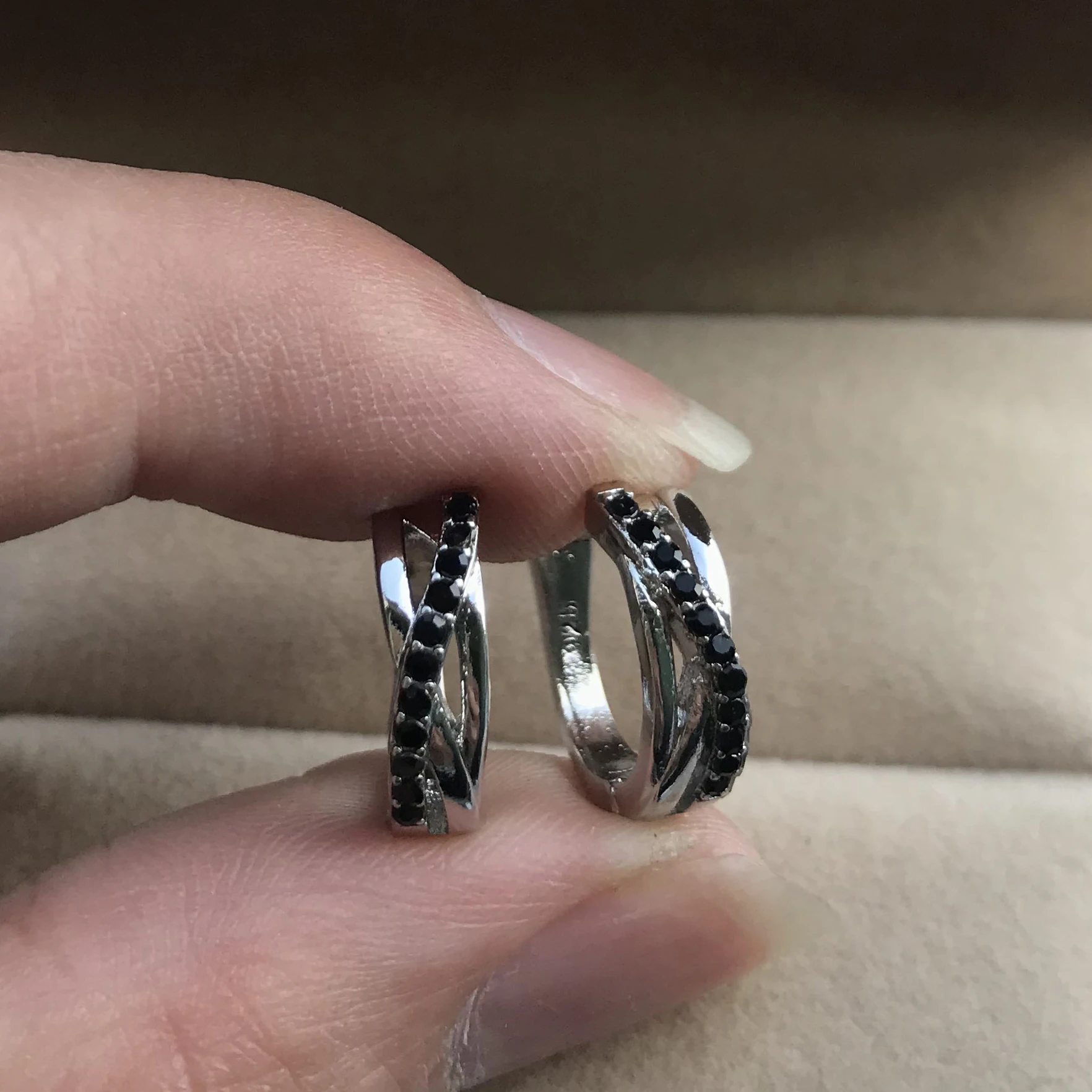 

Punk Female Black Square Crystal Earrings Trendy Silver Color Clip Earrings For Women Elegant Bridal Hollow Wedding Earrings