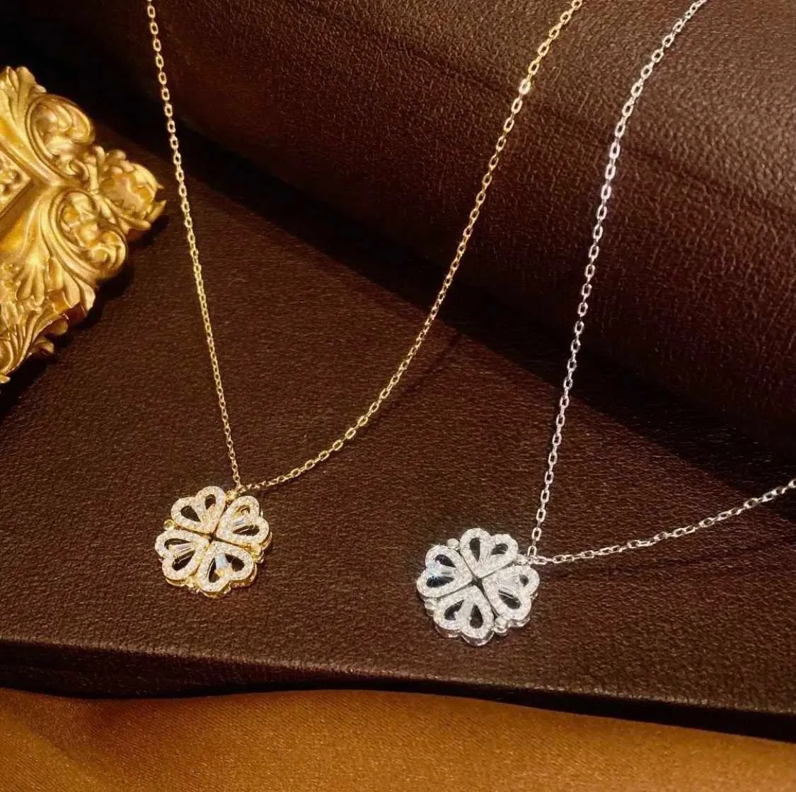 

2021 new ladies necklace four-leaf clover titanium steel necklace female diamond clavicle chain banquet pendant