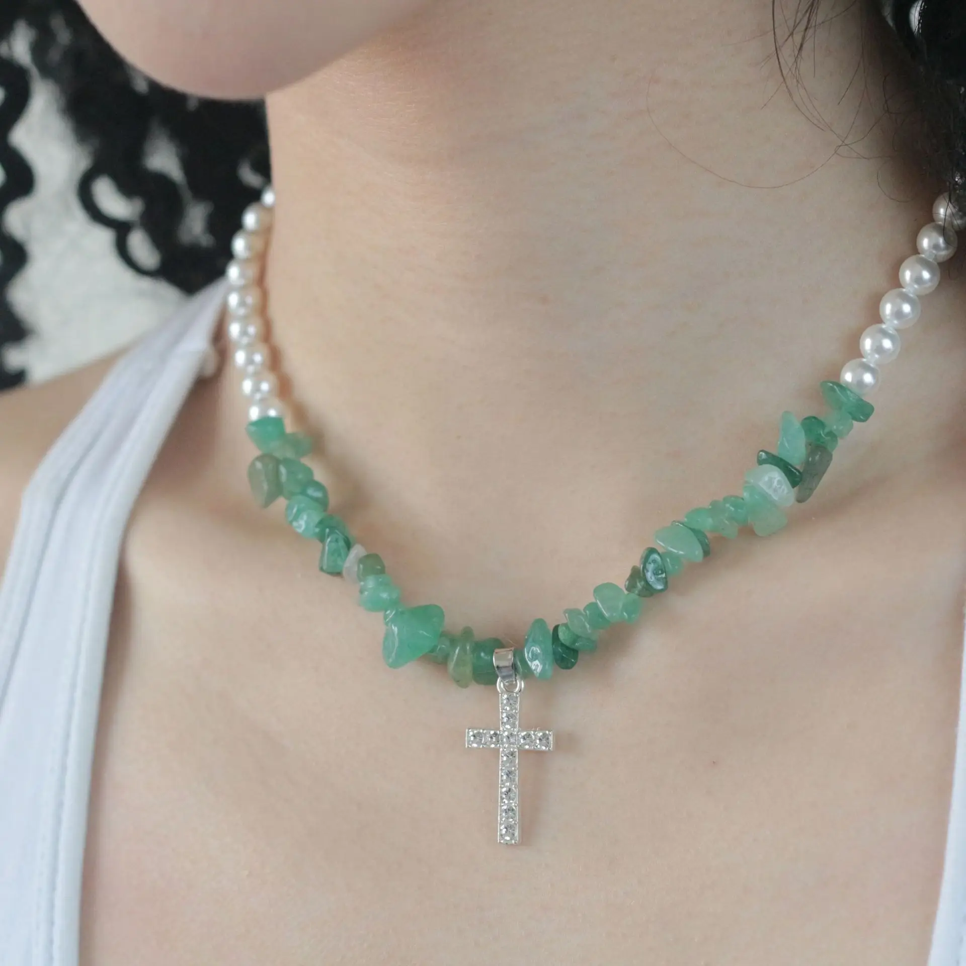 

2021 new diamond cross pearl necklace, simple light green jade and shell beads stitching clavicle chain necklace for women